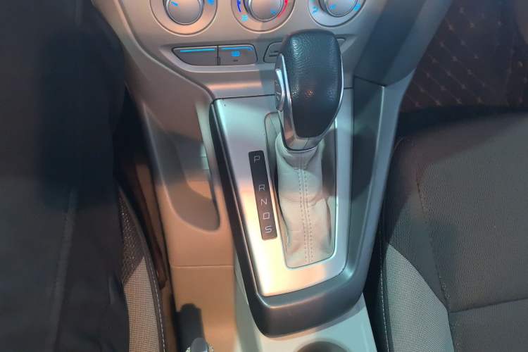 Used Ford Focus 2012 Sedan 1.6L Automatic Comfort Model Gear Lever