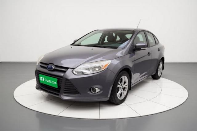 Ojetý Ford Focus 2012 Sedan 1.6L Manual Fashion Edition