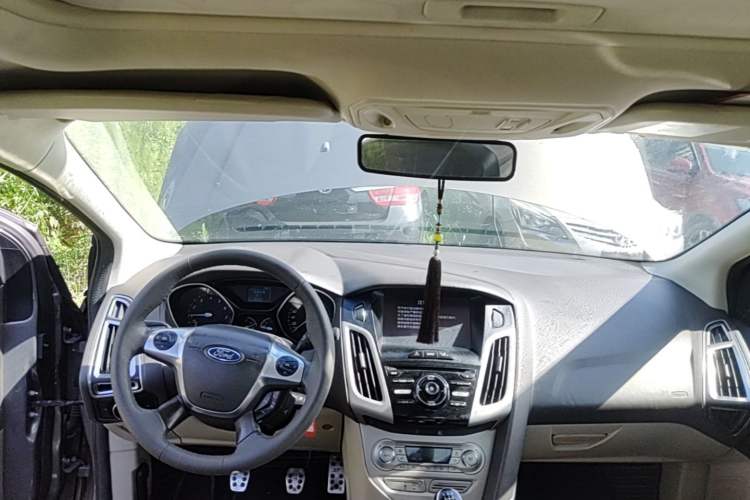 Used Ford Focus 2012 Sedan 1.6L Manual Fashion Edition Headliner