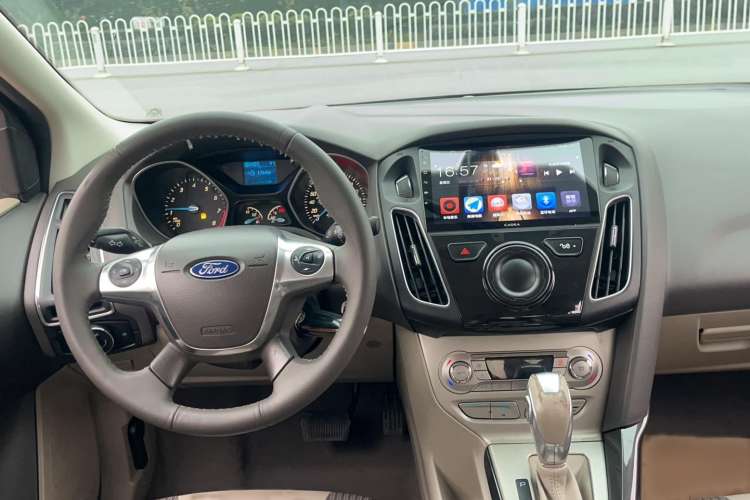 Used Ford Focus 2012 Sedan 1.6L Automatic Fashion Edition Interior 2