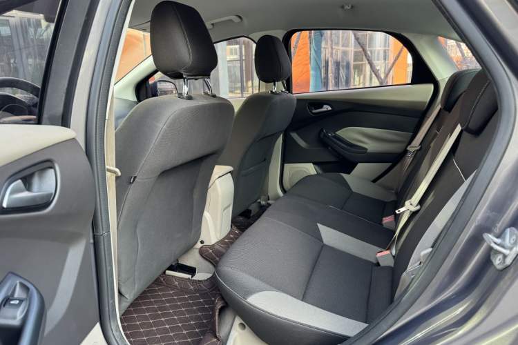 Used Ford Focus 2012 Sedan 1.6L Automatic Comfort Model Interior 3