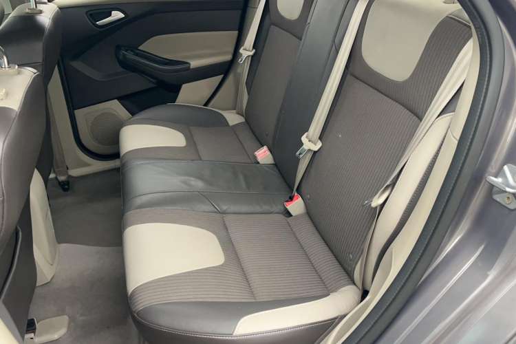 Used Ford Focus 2012 Sedan 1.6L Automatic Fashion Edition Interior 4