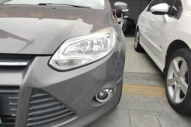 Used Ford Focus 2012 Sedan 1.6L Automatic Fashion Edition Left Front Headlight