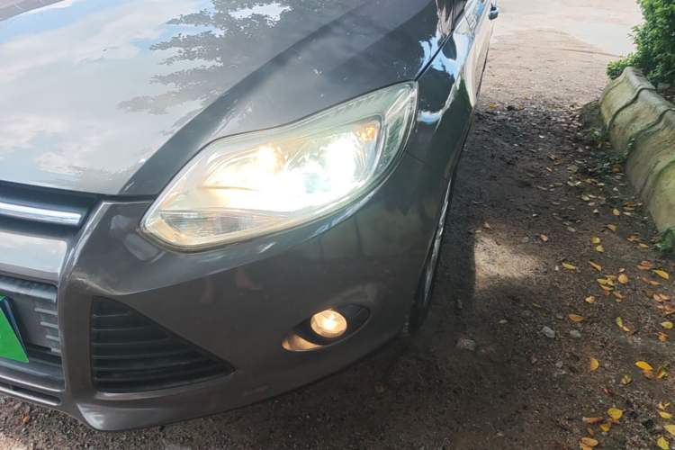 Used Ford Focus 2012 Sedan 1.6L Automatic Comfort Model Left Front Headlight