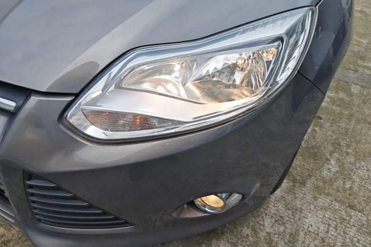 Used Ford Focus 2012 Sedan 1.6L Automatic Fashion Edition Left Front Headlight