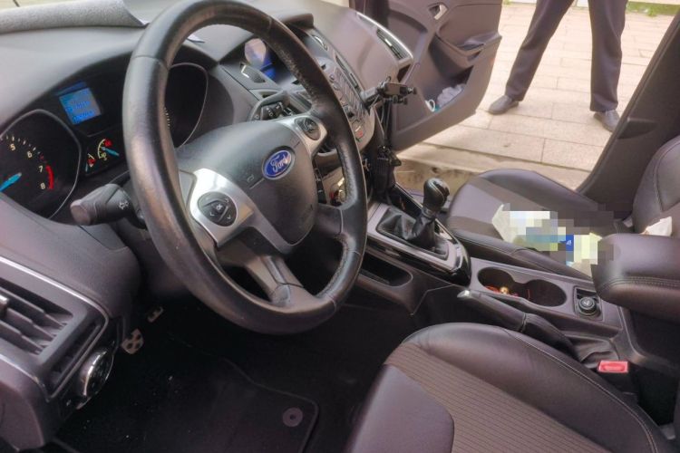 Used Ford Focus 2012 Sedan 1.6L Manual Fashion Edition Left Front Seat