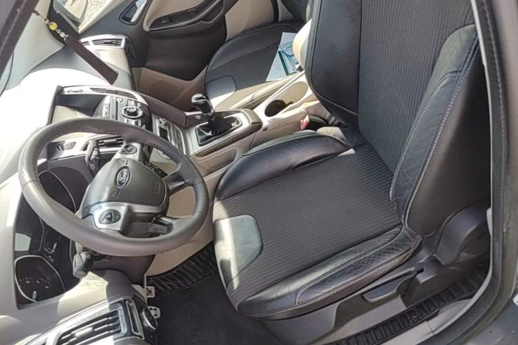 Used Ford Focus 2012 Sedan 1.6L Manual Fashion Edition Left Front Seat