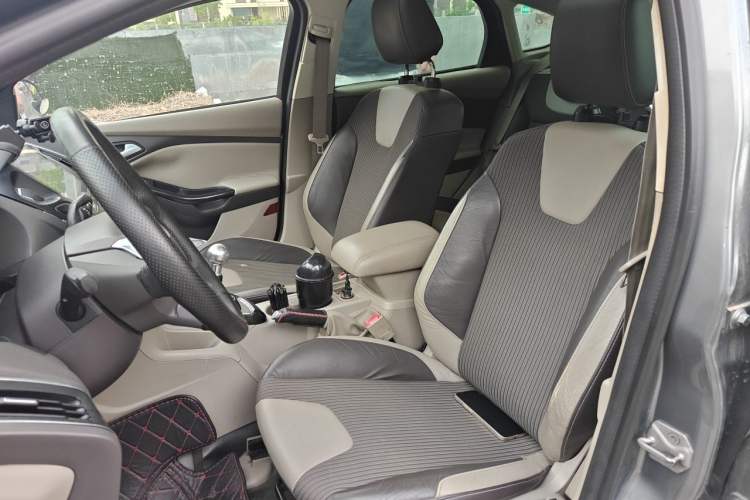 Used Ford Focus 2012 Hatchback 1.6L Manual Fashion Edition Left Front Seat
