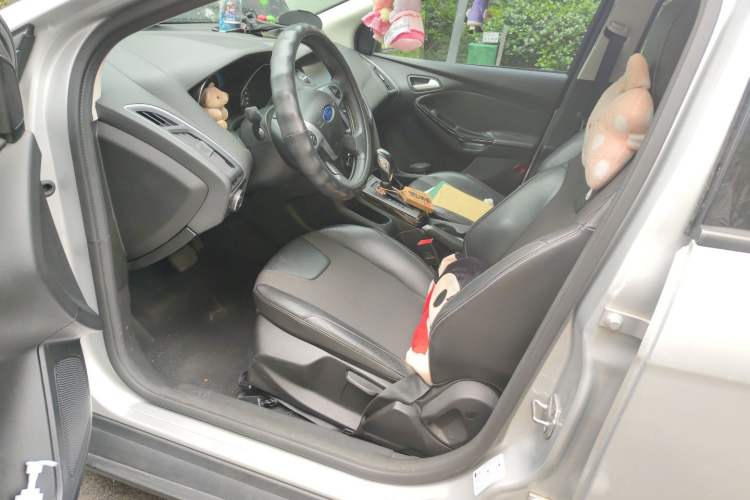 Used Ford Focus 2012 Hatchback 1.6L Automatic Fashion Edition Left Front Seat