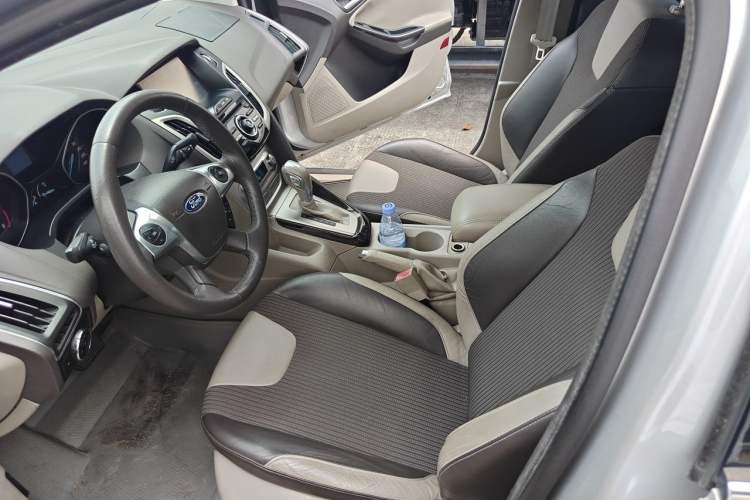Used Ford Focus 2012 Sedan 1.6L Automatic Fashion Edition Left Front Seat