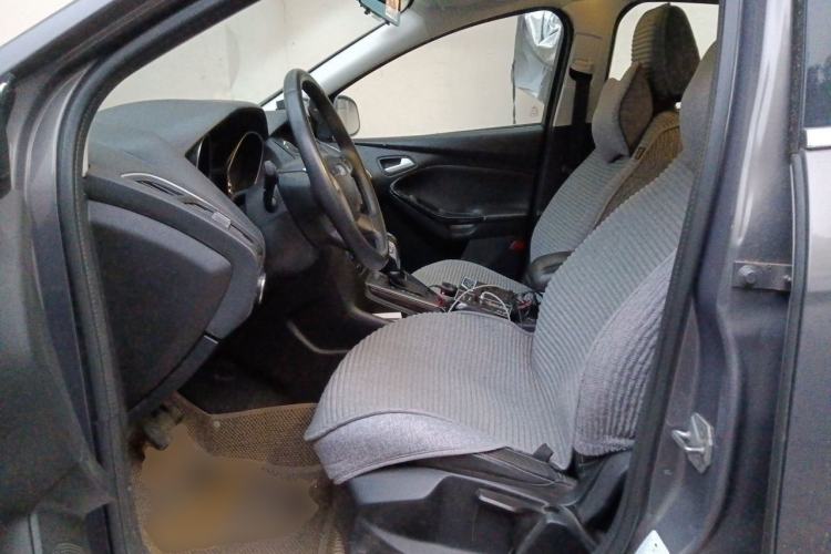 Used Ford Focus 2012 Sedan 1.6L Automatic Fashion Edition Left Front Seat