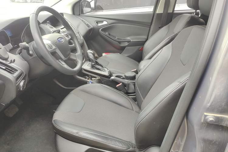 Used Ford Focus 2012 Sedan 1.6L Automatic Fashion Edition Left Front Seat