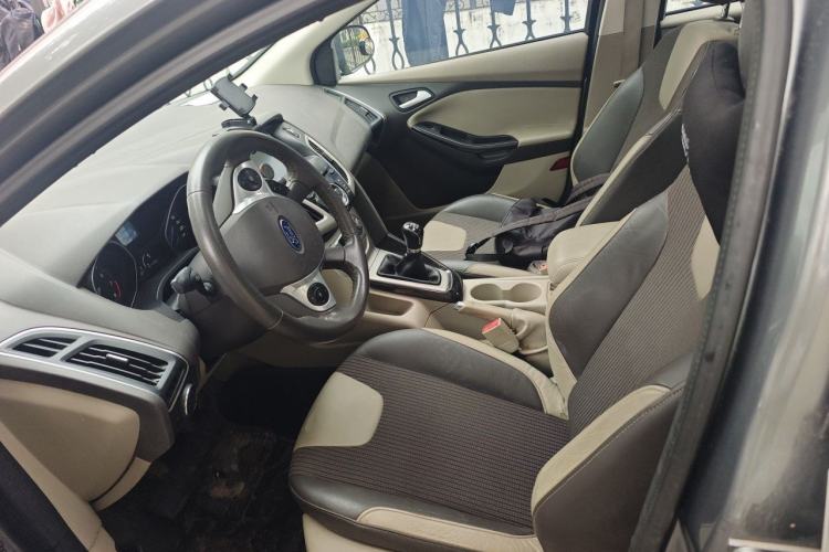 Used Ford Focus 2012 Sedan 1.6L Manual Fashion Edition Left Front Seat