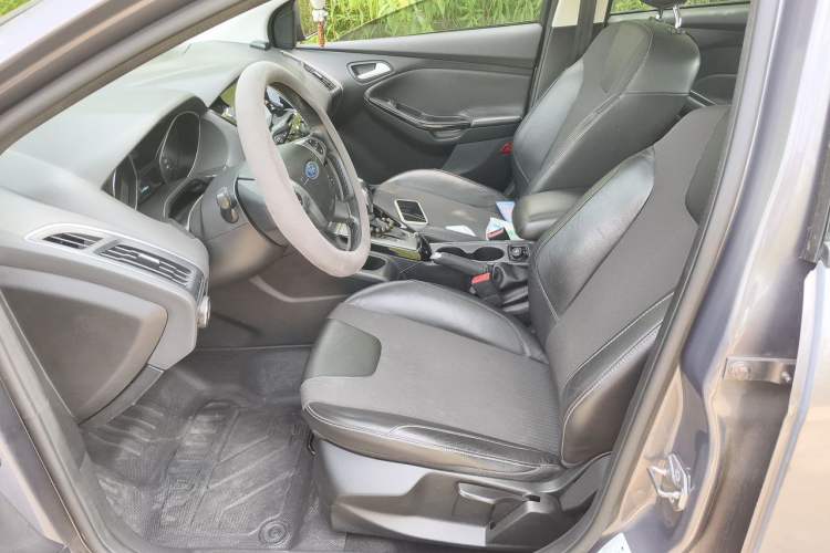 Used Ford Focus 2012 Sedan 1.6L Automatic Fashion Edition Left Front Seat