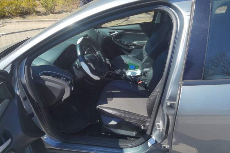 Used Ford Focus 2012 Sedan 1.6L Automatic Fashion Edition Left Front Seat