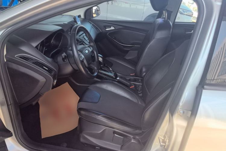 Used Ford Focus 2012 Sedan 1.6L Automatic Fashion Edition Left Front Seat