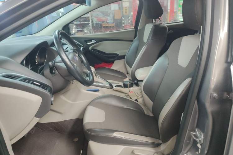 Used Ford Focus 2012 Sedan 1.6L Automatic Fashion Edition Left Front Seat