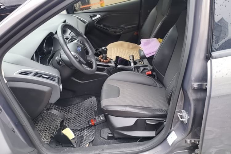 Used Ford Focus 2012 Sedan 1.6L Manual Fashion Edition Left Front Seat
