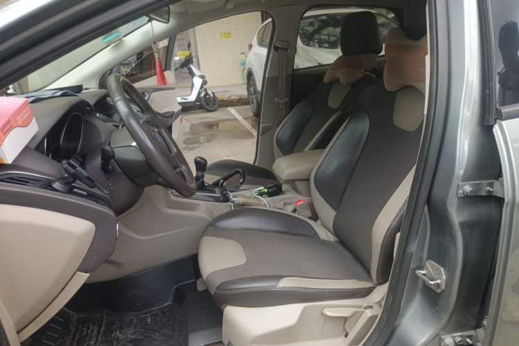 Used Ford Focus 2012 Sedan 1.6L Manual Fashion Edition Left Front Seat