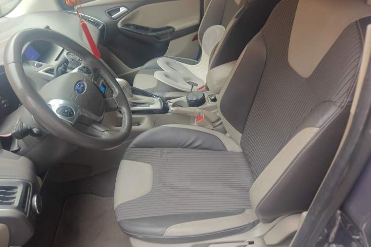 Used Ford Focus 2012 Sedan 1.6L Automatic Fashion Edition Left Front Seat