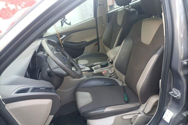 Used Ford Focus 2012 Sedan 1.6L Automatic Fashion Edition Left Front Seat