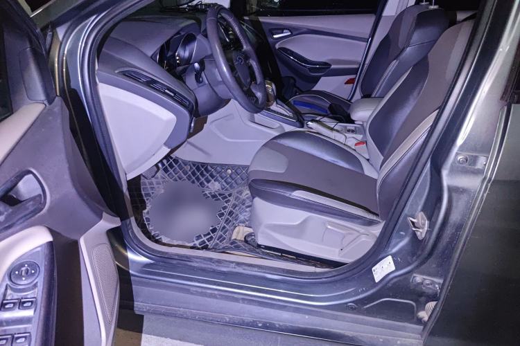 Used Ford Focus 2012 Sedan 1.6L Automatic Fashion Edition Left Front Seat