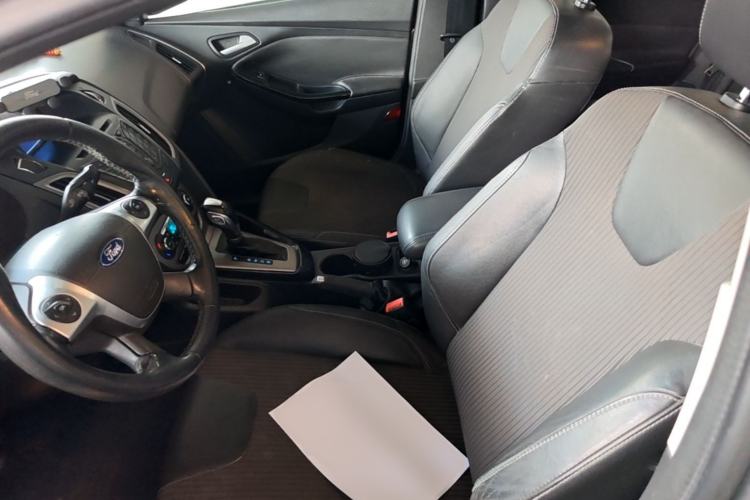Used Ford Focus 2012 Sedan 1.6L Automatic Fashion Edition Left Front Seat