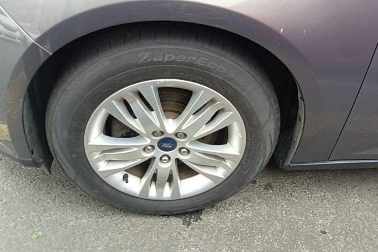 Used Ford Focus 2012 Sedan 1.6L Automatic Comfort Model Left Front Wheel Hub