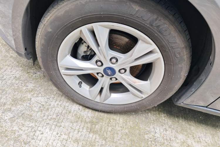 Used Ford Focus 2012 Sedan 1.6L Automatic Fashion Edition Left Front Wheel Hub