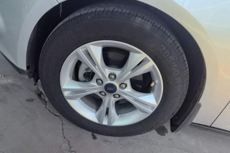 Used Ford Focus 2012 Sedan 1.6L Automatic Fashion Edition Left Front Wheel Hub
