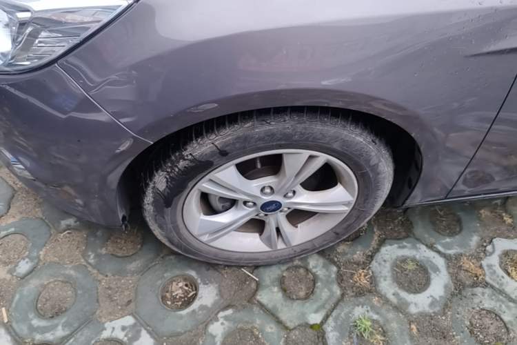 Used Ford Focus 2012 Sedan 1.6L Manual Fashion Edition Left Front Wheel Hub
