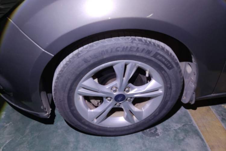 Used Ford Focus 2012 Sedan 1.6L Automatic Fashion Edition Left Front Wheel Hub