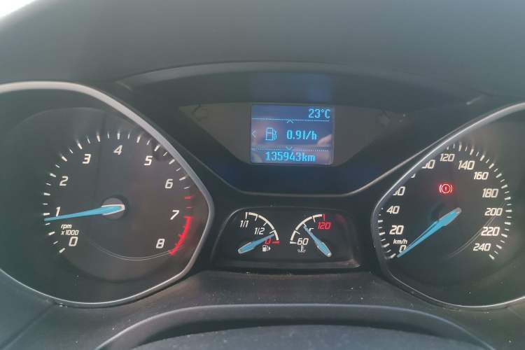 Used Ford Focus 2012 Sedan 1.6L Manual Fashion Edition Odometer Close Up