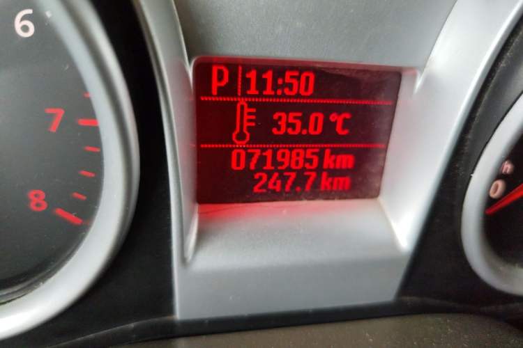 Used Ford Focus 2012 Sedan Classic 1.8L Automatic Fashion Edition Odometer Close Up