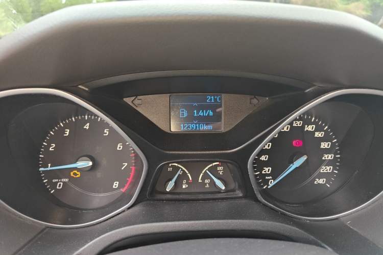 Used Ford Focus 2012 Hatchback 1.6L Manual Fashion Edition Odometer Close Up