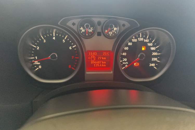 Used Ford Focus 2012 Hatchback Classic 1.8L Manual Fashion Edition Odometer Close Up