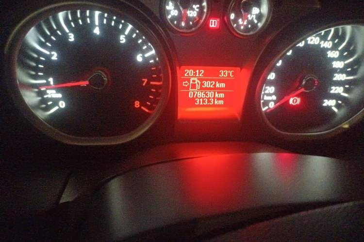 Used Ford Focus 2012 Sedan Classic 1.8L Manual Fashion Edition Odometer Close Up