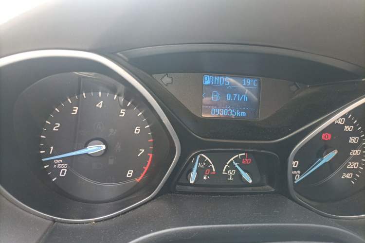 Used Ford Focus 2012 Sedan 1.6L Automatic Fashion Edition Odometer Close Up