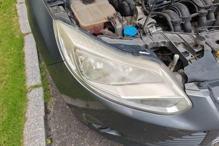 Used Ford Focus 2012 Sedan 1.6L Manual Comfort Model Right Front Headlight