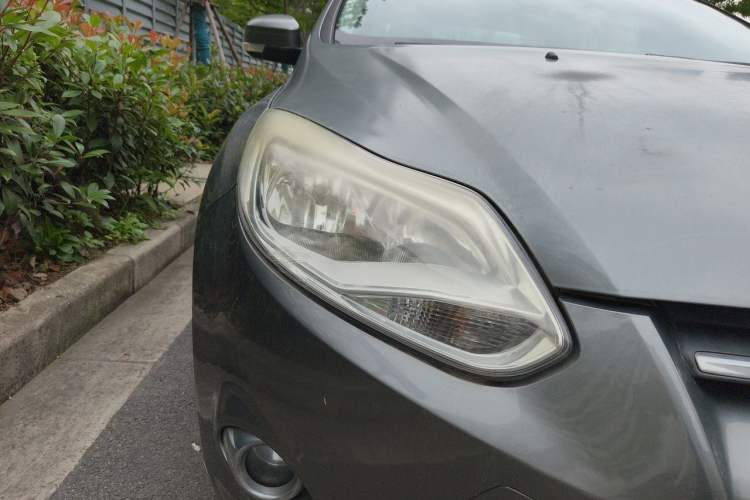 Used Ford Focus 2012 Sedan 1.6L Automatic Fashion Edition Right Front Headlight