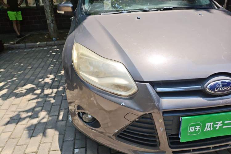 Used Ford Focus 2012 Sedan 1.6L Manual Comfort Model Right Front Headlight