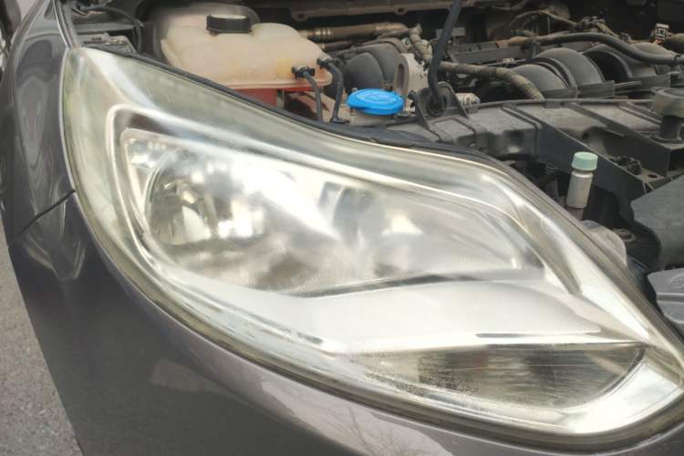 Used Ford Focus 2012 Sedan 1.6L Manual Comfort Model Right Front Headlight