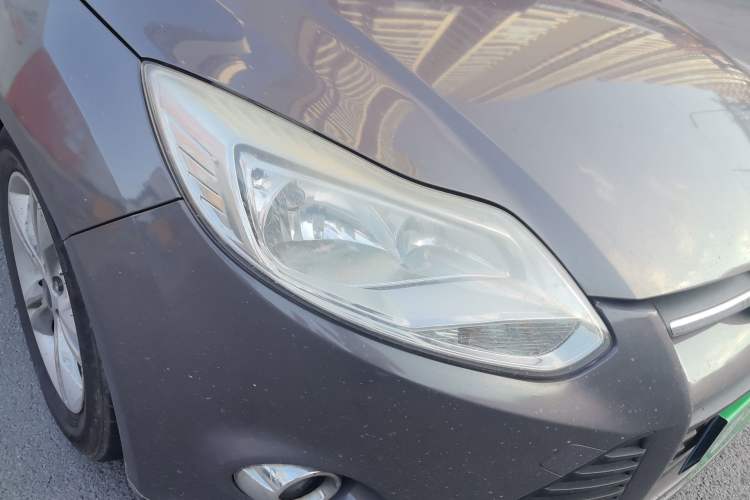 Used Ford Focus 2012 Sedan 1.6L Manual Fashion Edition Right Front Headlight
