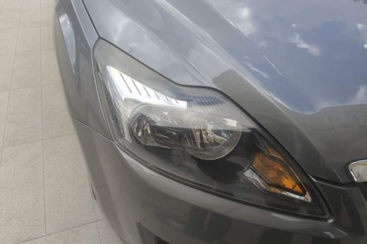 Used Ford Focus 2012 Hatchback Classic 1.8L Automatic Fashion Edition Right Front Headlight