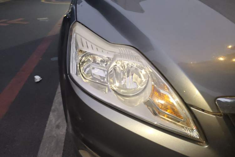 Used Ford Focus 2012 Sedan Classic 1.8L Manual Base Model Right Front Headlight