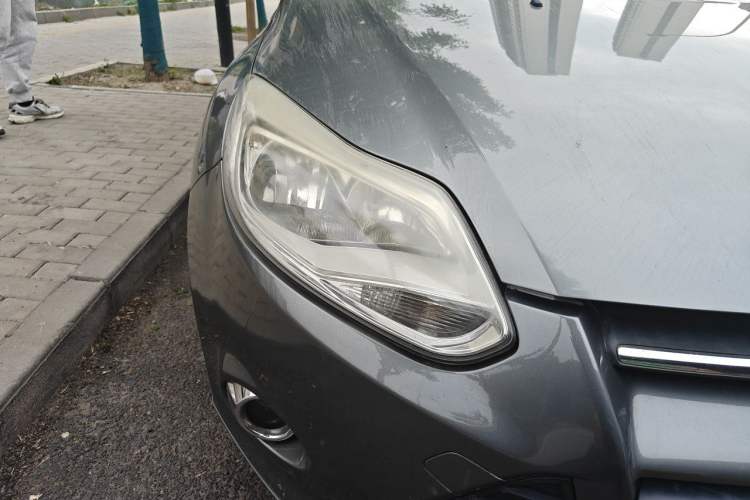 Used Ford Focus 2012 Hatchback 1.6L Manual Fashion Edition Right Front Headlight