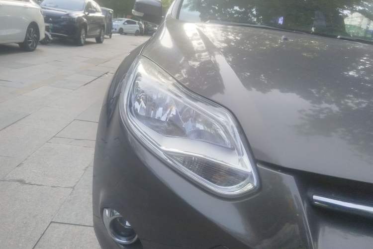 Used Ford Focus 2012 Sedan 1.6L Automatic Fashion Edition Right Front Headlight