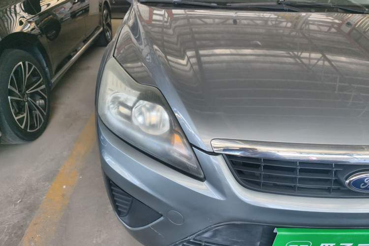 Used Ford Focus 2012 Hatchback Classic 1.8L Manual Fashion Edition Right Front Headlight
