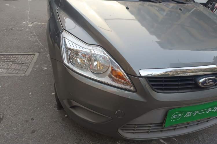 Used Ford Focus 2012 Sedan Classic 1.8L Manual Fashion Edition Right Front Headlight