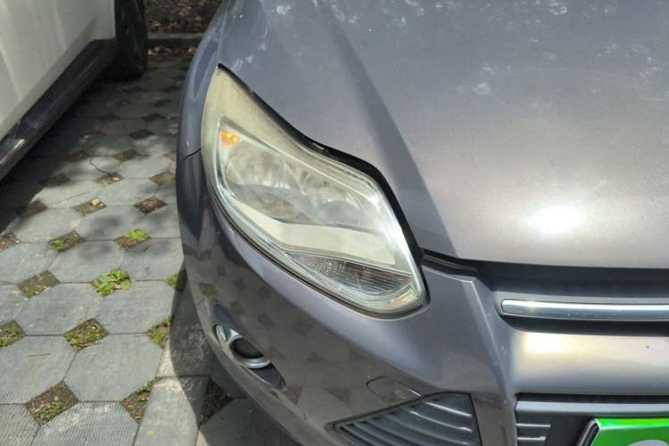 Used Ford Focus 2012 Sedan 1.6L Manual Fashion Edition Right Front Headlight